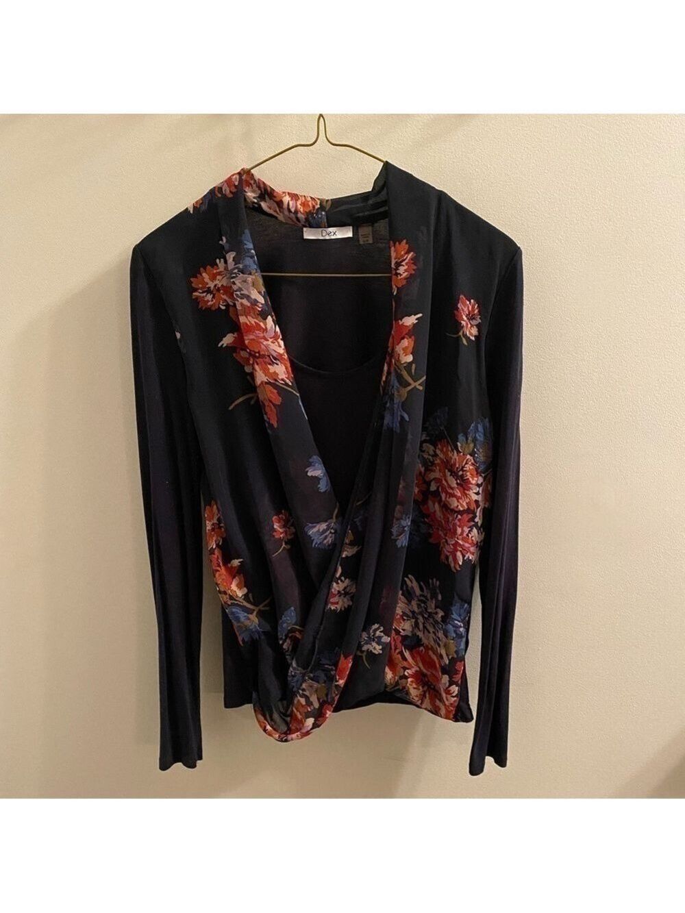 Dex Navy Floral Wrap Top Size Small - Picture 6 of 6